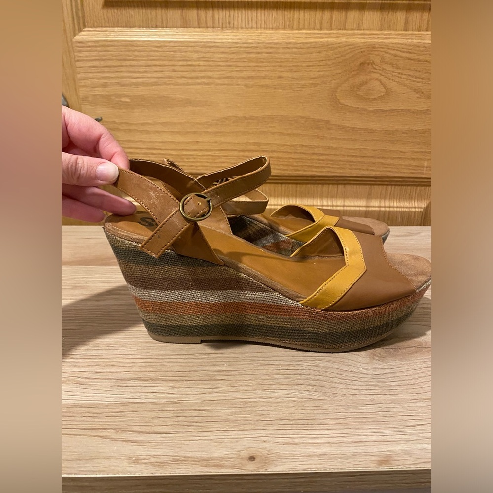 SO Brown and Yellow Wedges